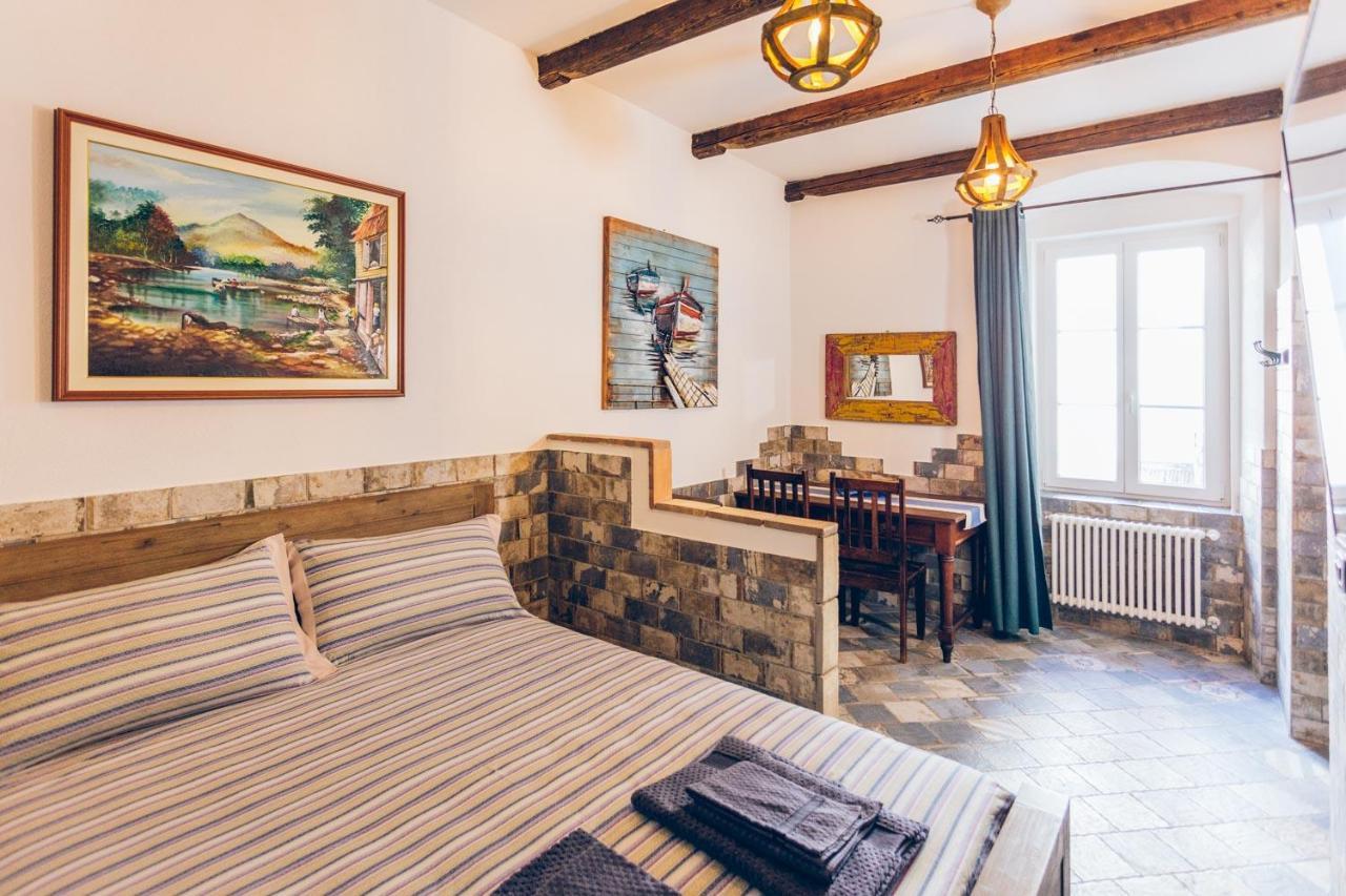 Aquila D'Oro Triëst Buitenkant foto